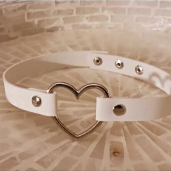 White Heart Shaped Choker Necklace, Silver Heart Pendant Choker - Picture 3 of 10